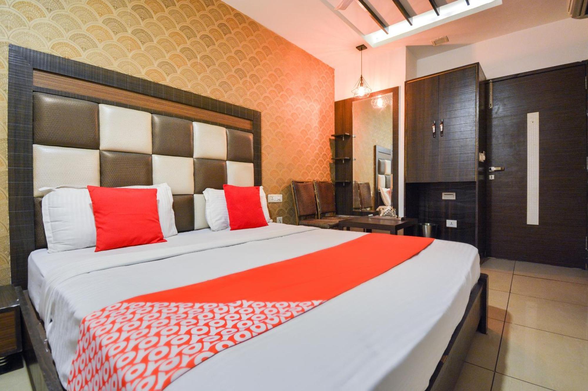 Hotel O Lexis Ludhiana Exteriör bild