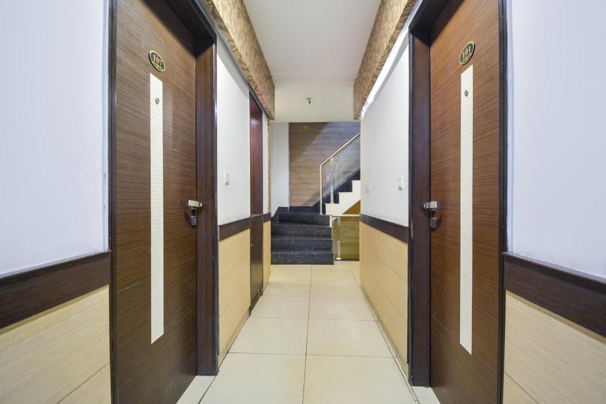 Hotel O Lexis Ludhiana Exteriör bild