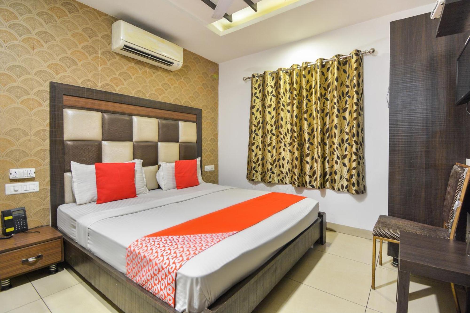 Hotel O Lexis Ludhiana Exteriör bild
