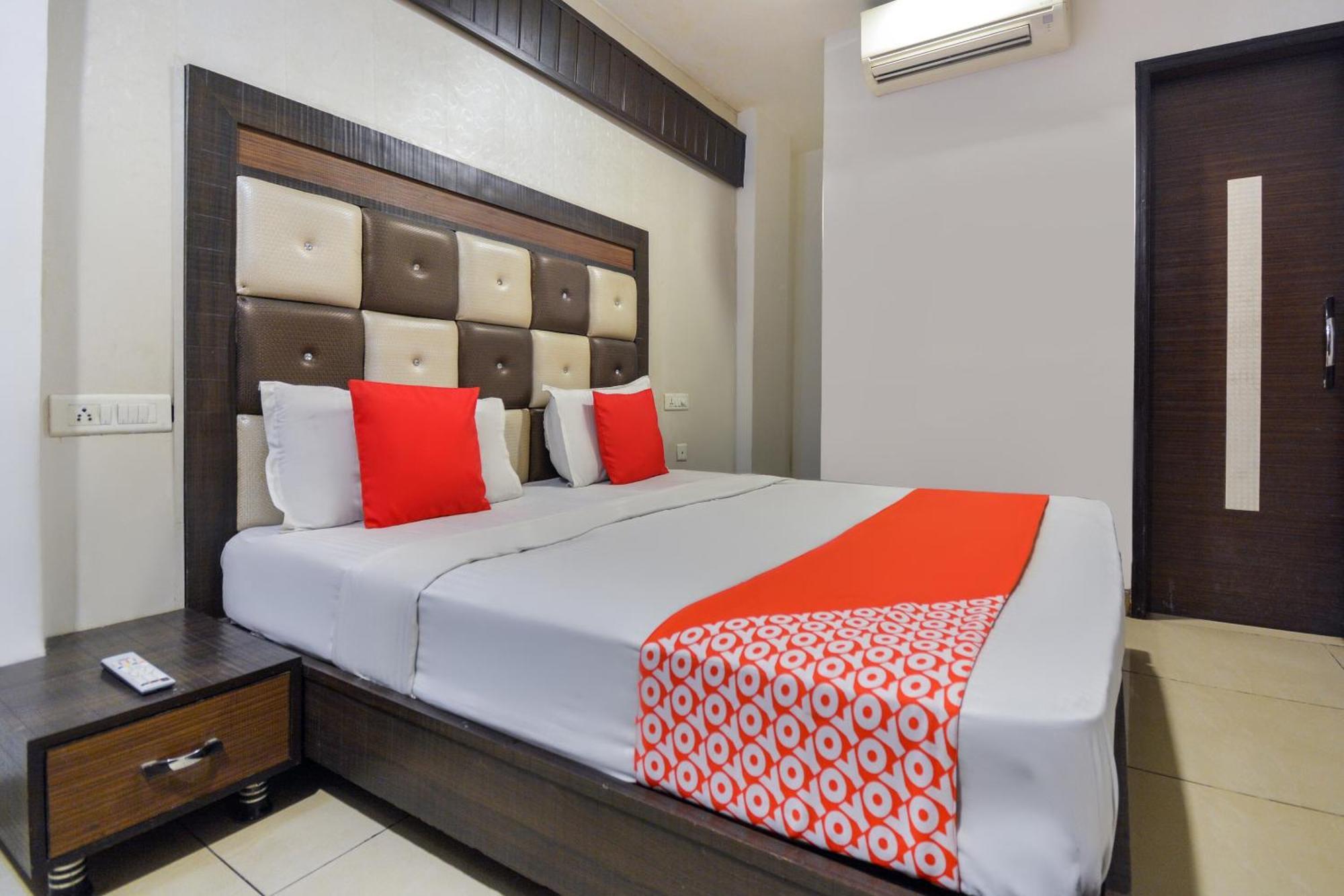 Hotel O Lexis Ludhiana Exteriör bild