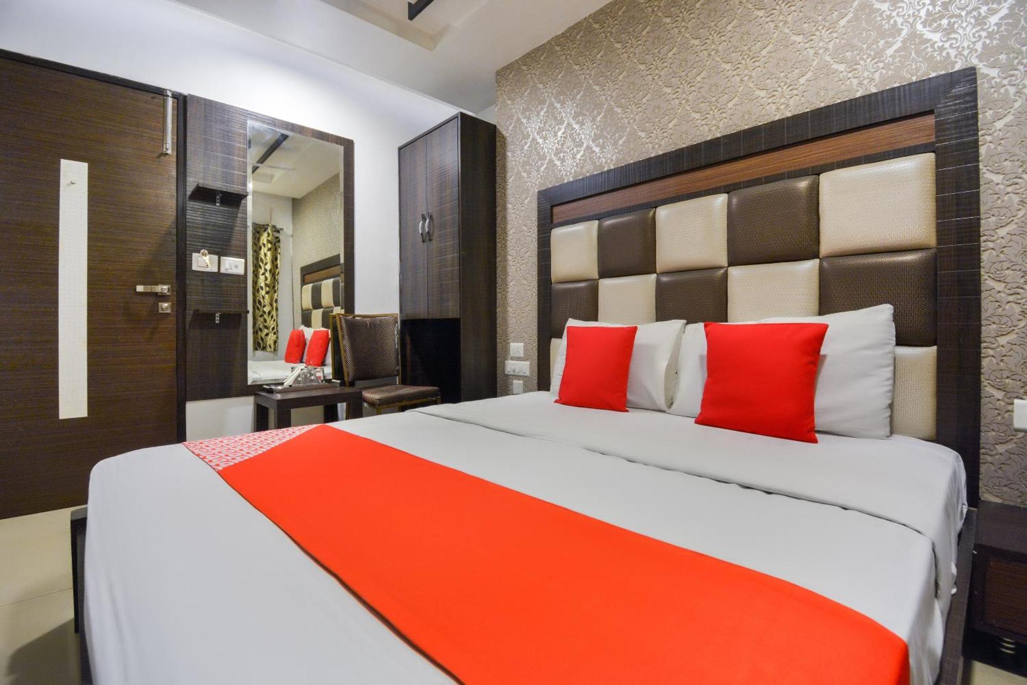 Hotel O Lexis Ludhiana Exteriör bild