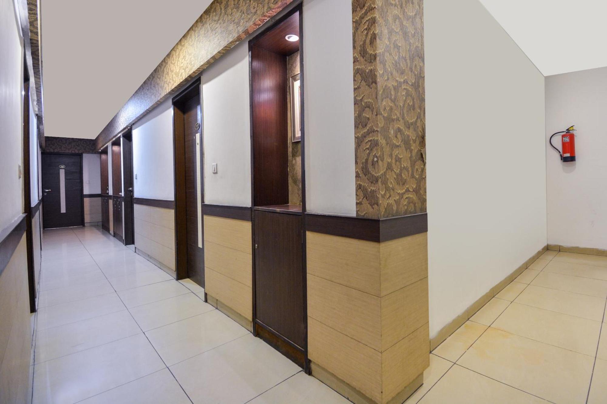 Hotel O Lexis Ludhiana Exteriör bild